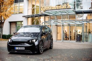 Od začiatku budúceho roka sa bude nový pohon montovať do prvého elektromobilu, sériovo vyrábaného so solárnymi panelmi integrovanými do karosérie - nemeckého modelu Sion od Sono Motors.