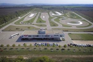 Špičkový Driving Camp v Zsambeku neďaleko Budapešti hostil prvé európske stretnutie Prinx Chengshan.